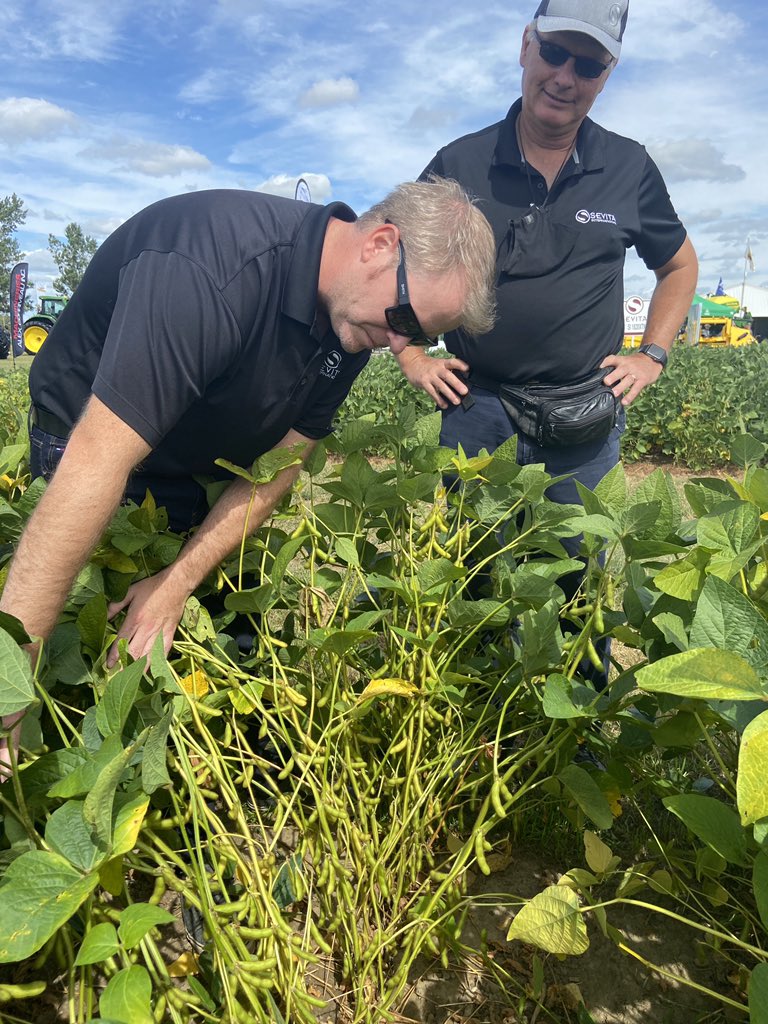 Visite de notre directeur de l'exportation John Hendrick et John Van Herk spécialiste produits à Expo-Champs aujourd'hui!
<a href="/Sevita_Int/">Sevita International</a> <a href="/salonagr/">Salon de l'agriculture et Expo-Champs</a>