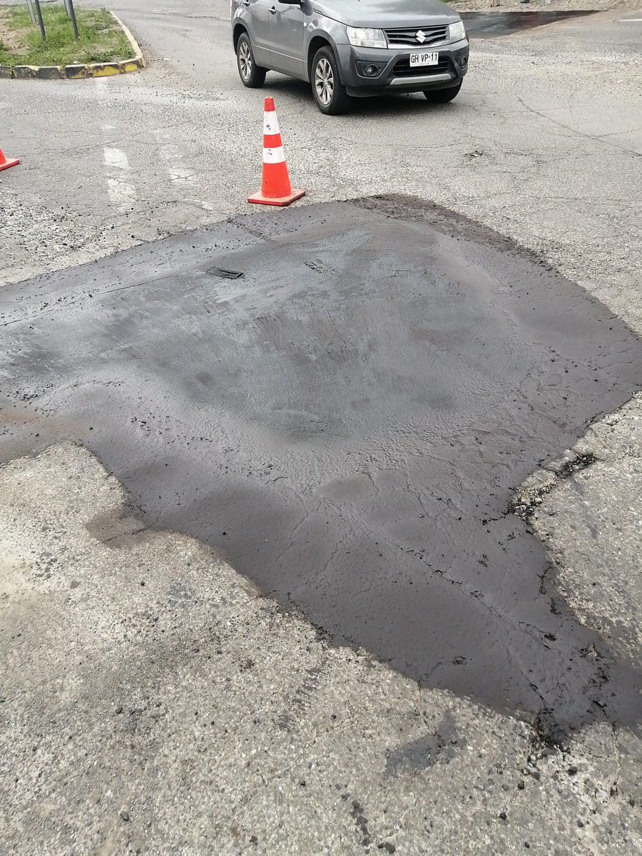 penalolen's tweet photo. 👷🏼🚧Dentro del plan de pavimentación y bacheo de calles, se realizaron trabajos en Álvaro Casanova, esquina Diagonal Las Torres. Seguimos trabajando en terreno sin descanso por un mejor Peñalolén para todos y todas. https://t.co/S8XDtZskft