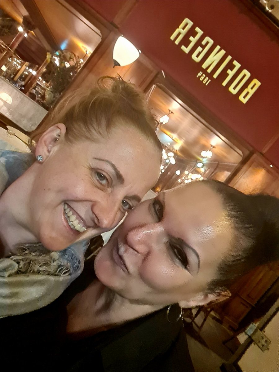 LadyStella9's tweet photo. From Paris with love
@domina_silvia ❤
#ontheroad
#mistressreunion
#rubberdolls
#redassday https://t.co/cNOAiN5q3l