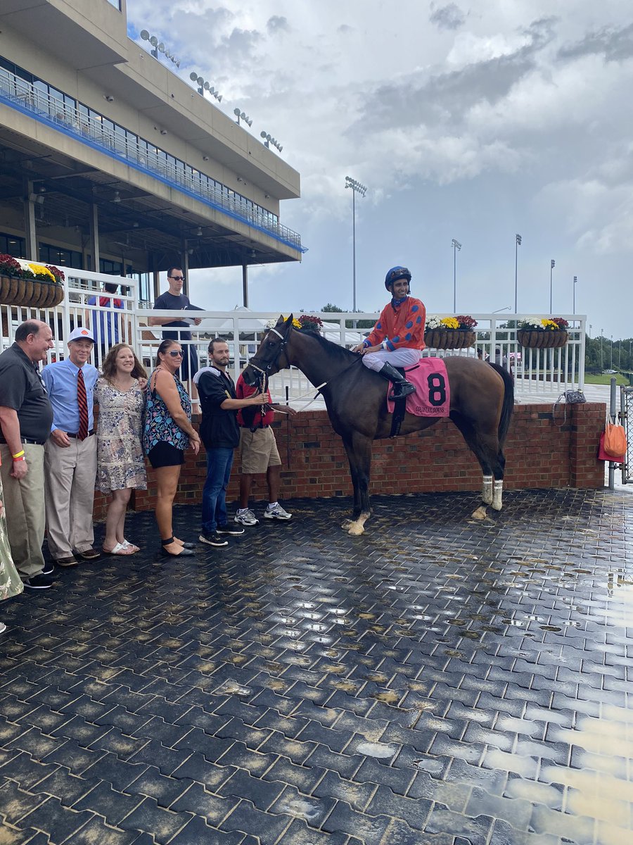 Virginia champion Virginia Beach wins the $100,000 Camptown Stakes with Julian Pimentel aboard for @CountryLifeFarm and @trombetta_mike
