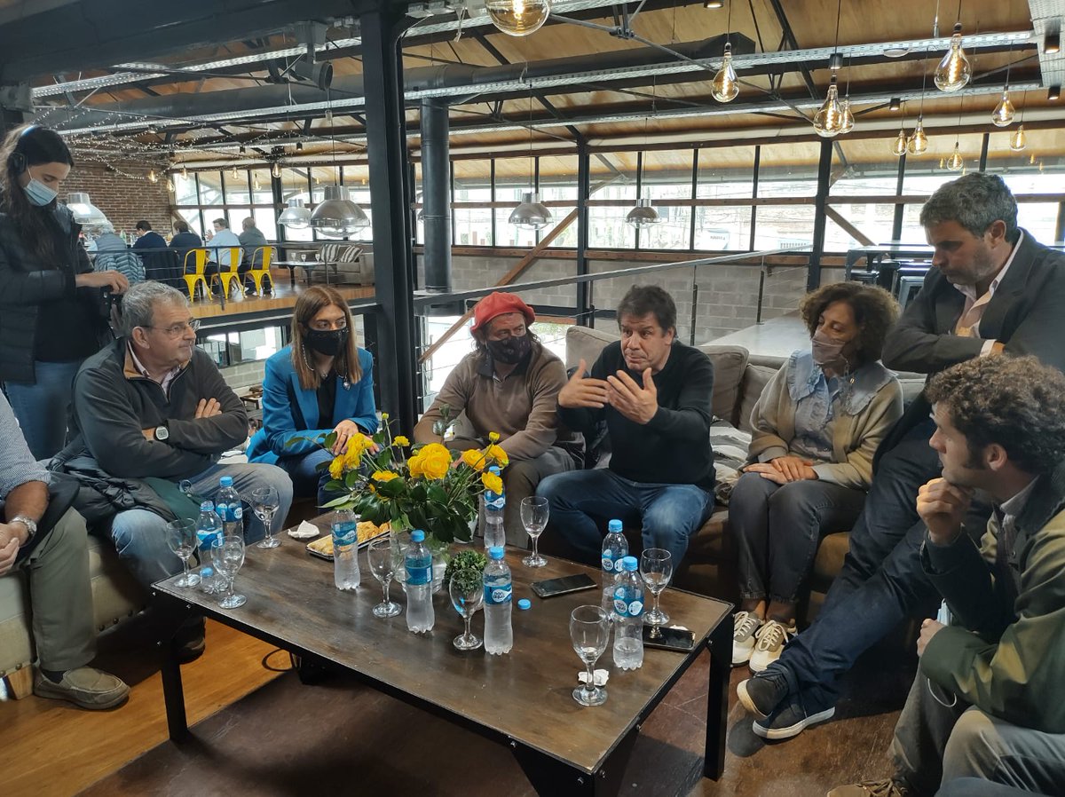 CARBAP_ARG's tweet photo. Encuentro de la mesa directiva de @CARBAP_ARG con precandidatos de Juntos en Junin.

👉🏼 @ManesF
👉🏼 @monzoemilio
👉🏼 @danyatavela77 https://t.co/EIAVQDeCW2