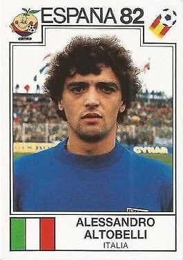 CopaLendas's tweet photo. Alessandro Altobelli, Itália 🇮🇹.
Copa do Mundo de 1982, Espanha.
Campeão Mundial.
1 gol, 3 jogos.
#altobelli #italia #worldcup82 #copa82 #fifa #campione #leggenda #spillo #azzurri #lanazionale #squadraazzurra #figc #calcio #santiagobernabéu #ita #panini https://t.co/MoU96i9hiF