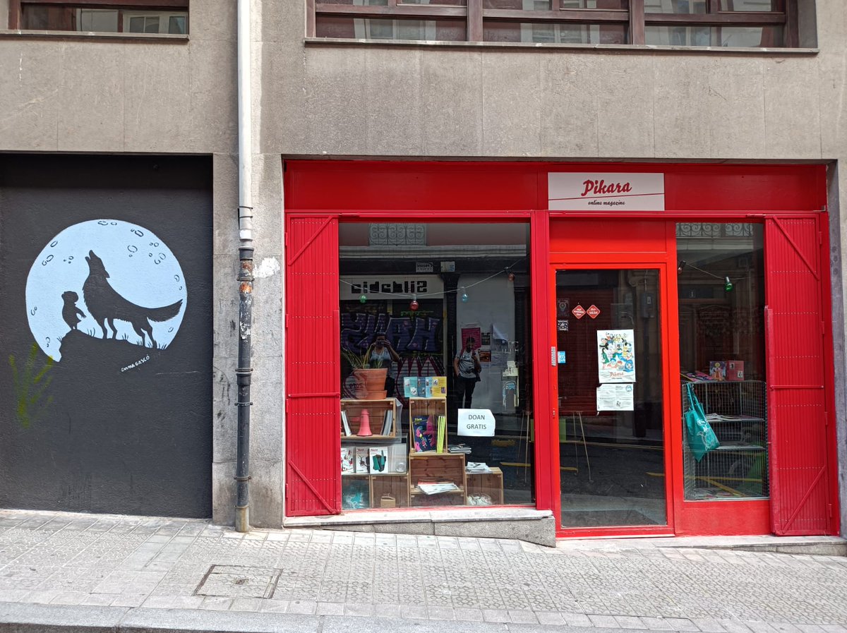 Errors d càlcul en faig molts i sovint, però el d'avui d fer parada estupendíssima a #Bilbao i arribar a <a href="/pikaramagazine/">Pikara Magazine</a> quan ja no hi eren m'ha fet pena, penita, pena

Si algú us avisa d'una noia q aquesta tarda mirava aparador i interior amb passió, admiració i alegria: era jo