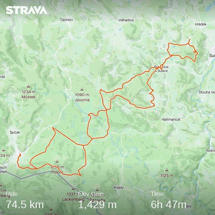 seniortour2000's tweet photo. #Svatobor #Susice #Sumava #garminfenix3 #seniorduo #FanoushiToDas výjezd bez odměny, na rozhledně zavřeno.Zpáteční km z Hůrky přes Polom utrpení,chytnul mne hlaďák,sjezd pak na blikačkách do Rudy..jak jsem starej, tak jsem blbej,se potvrdilo👎😀 https://t.co/IHsNgtBcg9