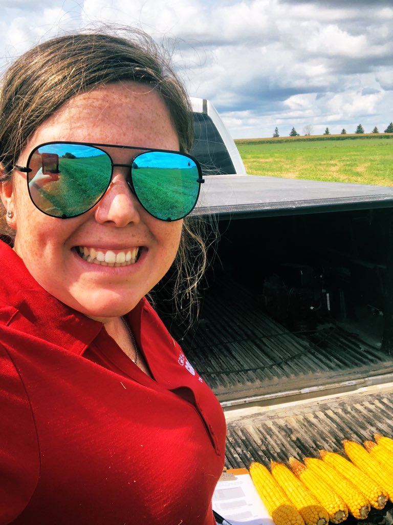 LauraSc87386128's tweet photo. We are out in the #mitchellarea doing yield assessments for our #glgcroptour21 Seeing some really nice fields out there so far. Let us know if you need your field looked at,(#corn or #soybean fields) #greatlakesgrain #fspartners #knowyouryield #croptouring #harvest21 https://t.co/cPpMyT7qzd
