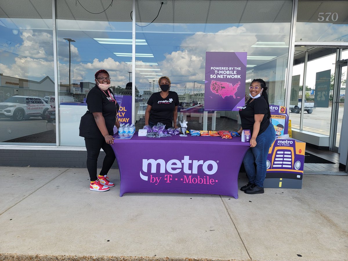 The ladies making magic happen during our #Back2School event‼️‼️🎉🎉
#MetroByTMobile #GivingBack #StopBy <a href="/WinstonAwadzi/">Winston Awadzi</a>
