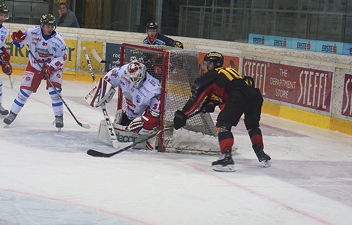 viennacapitals's tweet photo. Unser Farmteam beschließt die #PreSeason mit 2 Spielen vs. die Steel Wings Linz. 🏒
Heute, 18:50, steigt das 1. "Donau-Derby" in der #ErsteBankArena (unter Ausschluss der Öffentlichkeit). Ihr könnt live im Stream dabei sein 👇.
🗞 | https://t.co/uiEva4DYyP
#VCS https://t.co/89nLC8q4Kh
