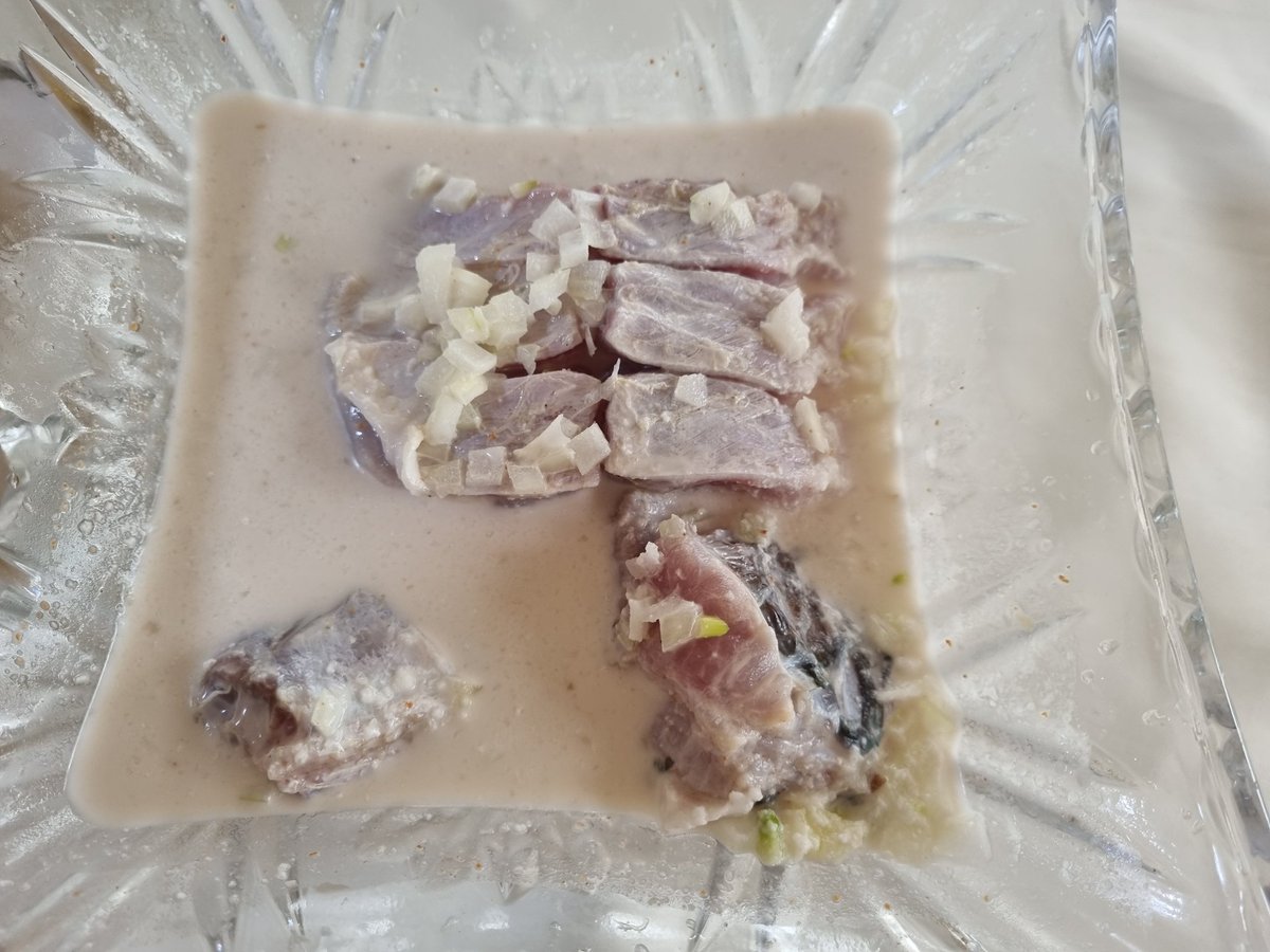 FredericaTuita's tweet photo. A deliciously healthy traditional Tongan breakfast in Ha'apai π Lesi, Haka Hopa, 'ota'i'd fresh fish from this morning's catch, fresh tukumisi and some bananas from the tree outside βΊπβ€ #HaapaiLife #TonganFood #AgTonga #EatLocalTonga https://t.co/sYiMxY4vPS
