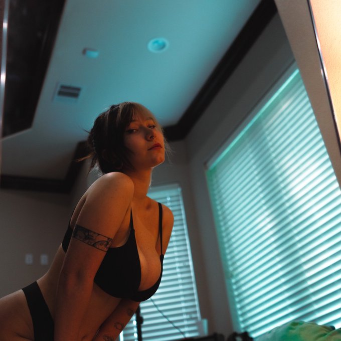 Couldn&rsquo;t post the full pics on Insta 😏 https://t.co/aGD7OYmVHc