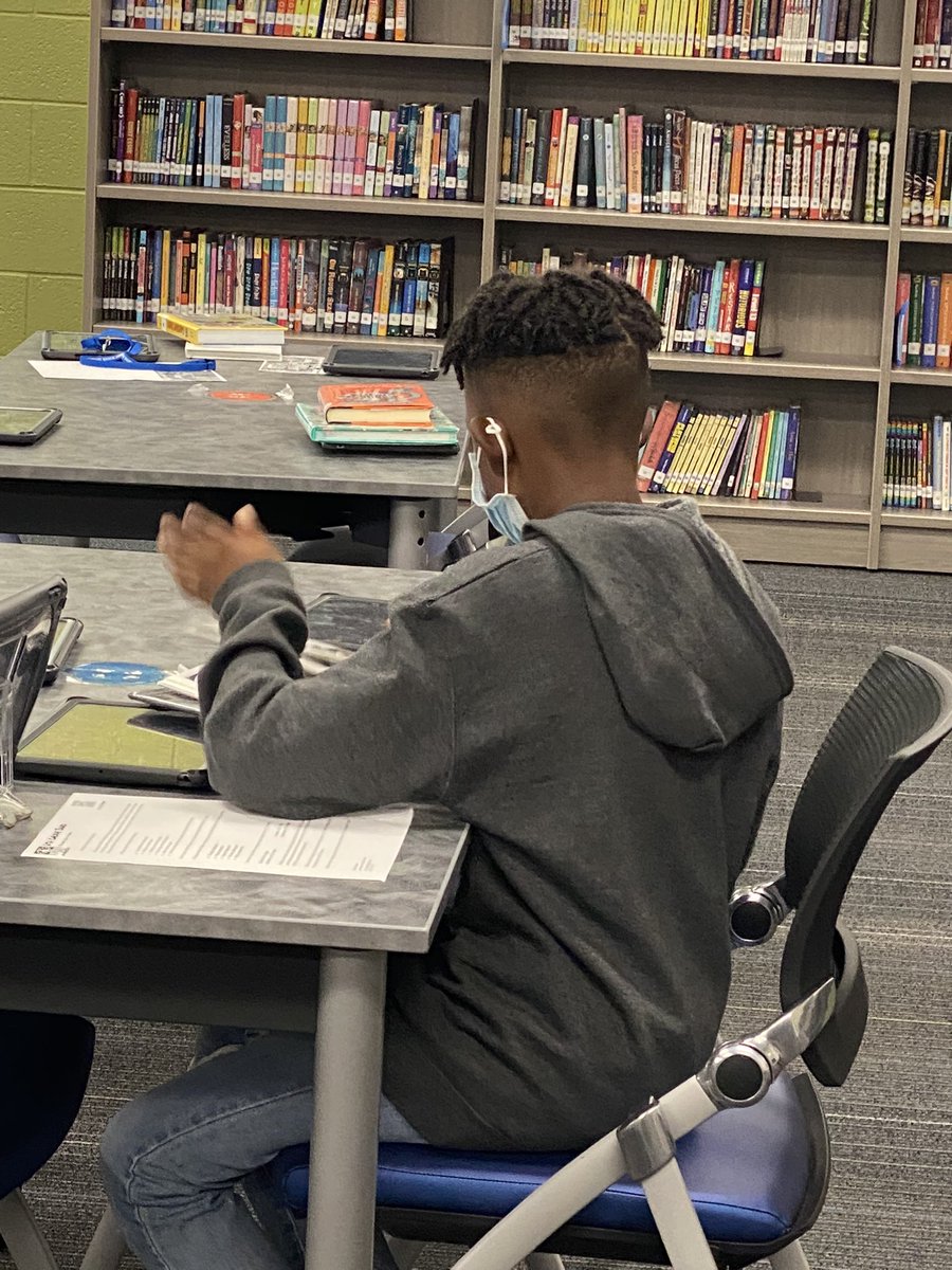Mertavation's tweet photo. 6th graders happy to be sitting in flexible furniture just able to read! @LIBRARIESinRISD https://t.co/PT2wjz3p8i