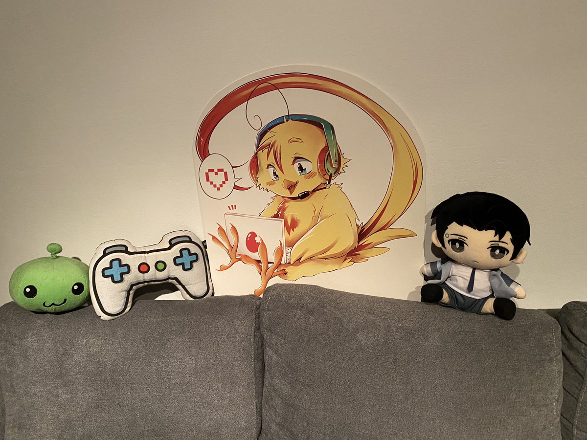 Rmnrai's tweet image. Sicher daheim angekommen ind hat sich es direkt bei der Couch bequem gemacht ^^#conline21