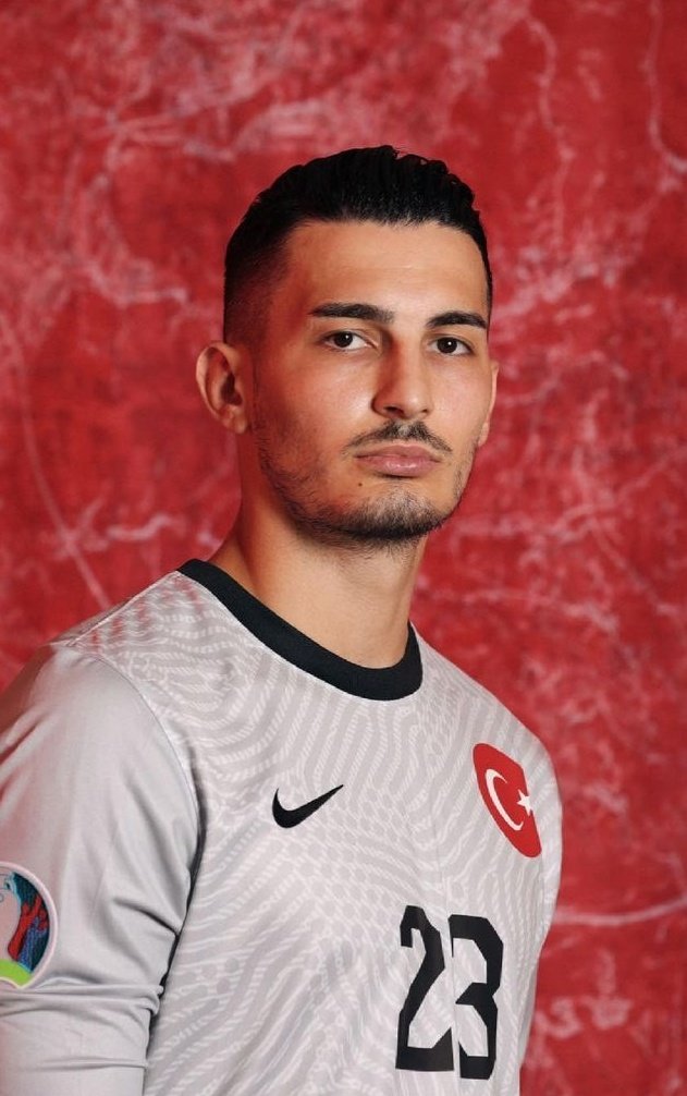 cubuklumedyacom's tweet image. Letonya maçı 3-1&apos;den 3-3 biterken Kalede Uğurcan vardı. Ozaman destek olup Evladımız diyordunuz, şimdi maç 2-0&apos;dan 2-2 olunca neden Altay&apos;a sallıyorsunuz?