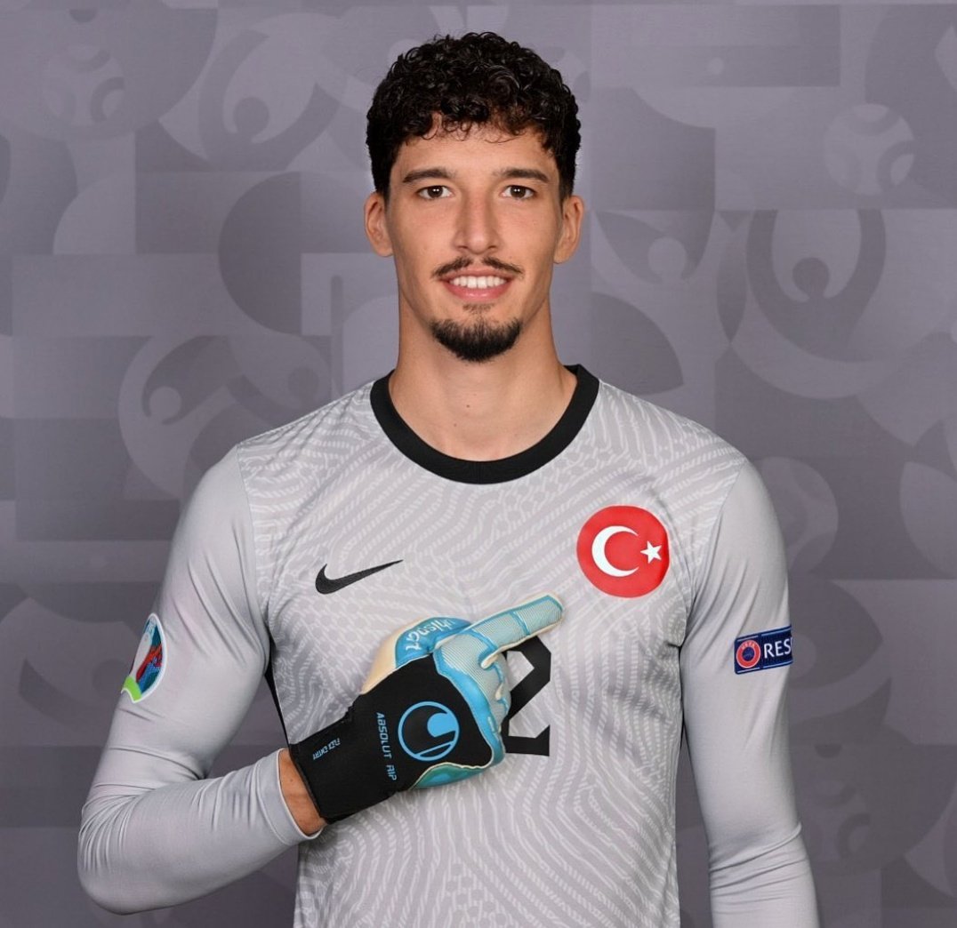 cubuklumedyacom's tweet image. Letonya maçı 3-1&apos;den 3-3 biterken Kalede Uğurcan vardı. Ozaman destek olup Evladımız diyordunuz, şimdi maç 2-0&apos;dan 2-2 olunca neden Altay&apos;a sallıyorsunuz?