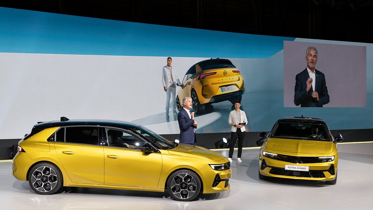 JoxeMSantamaria's tweet photo. ♻️Hoy @Opel ha presentado, el Nuevo #OpelAstra. Disponible en híbrido enchufable y en un año 100% eléctrico. 
.
.
⬇️
🎥 https://t.co/X8p2XSle5f https://t.co/6XB3pXGIca