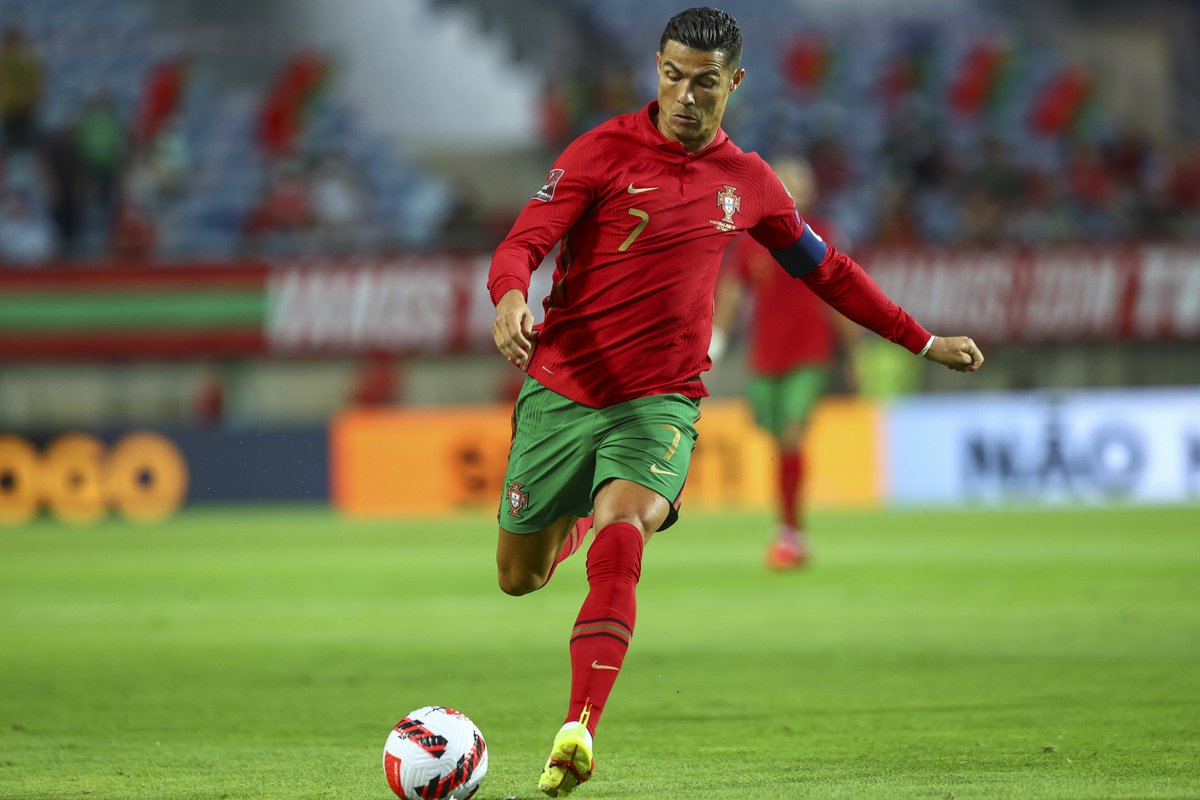 SuperSportTV's tweet image. 🗣 𝐂𝐑𝐈𝐒𝐓𝐈𝐀𝐍𝐎 𝐑𝐎𝐍𝐀𝐋𝐃𝐎 𝐈𝐒 𝐓𝐇𝐄 𝐓𝐎𝐏 𝐈𝐍𝐓𝐄𝐑𝐍𝐀𝐓𝐈𝐎𝐍𝐀𝐋 𝐆𝐎𝐀𝐋𝐒𝐂𝐎𝐑𝐄𝐑 𝐎𝐅 𝐀𝐋𝐋 𝐓𝐈𝐌𝐄.

🇵🇹 The Portuguese forward has now scored 111 international goals, two more than Ali Daei.

Another milestone in his illustrious career 👏