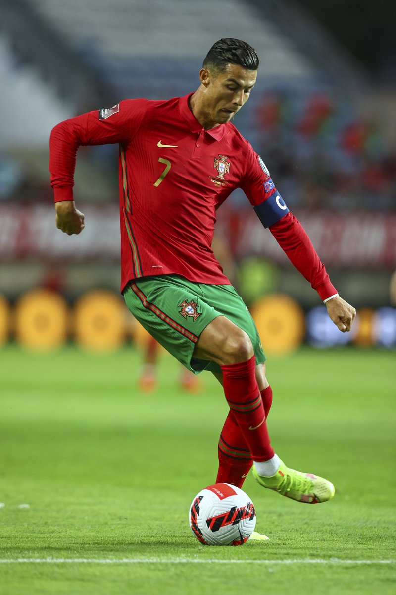 SuperSportTV's tweet image. 🗣 𝐂𝐑𝐈𝐒𝐓𝐈𝐀𝐍𝐎 𝐑𝐎𝐍𝐀𝐋𝐃𝐎 𝐈𝐒 𝐓𝐇𝐄 𝐓𝐎𝐏 𝐈𝐍𝐓𝐄𝐑𝐍𝐀𝐓𝐈𝐎𝐍𝐀𝐋 𝐆𝐎𝐀𝐋𝐒𝐂𝐎𝐑𝐄𝐑 𝐎𝐅 𝐀𝐋𝐋 𝐓𝐈𝐌𝐄.

🇵🇹 The Portuguese forward has now scored 111 international goals, two more than Ali Daei.

Another milestone in his illustrious career 👏