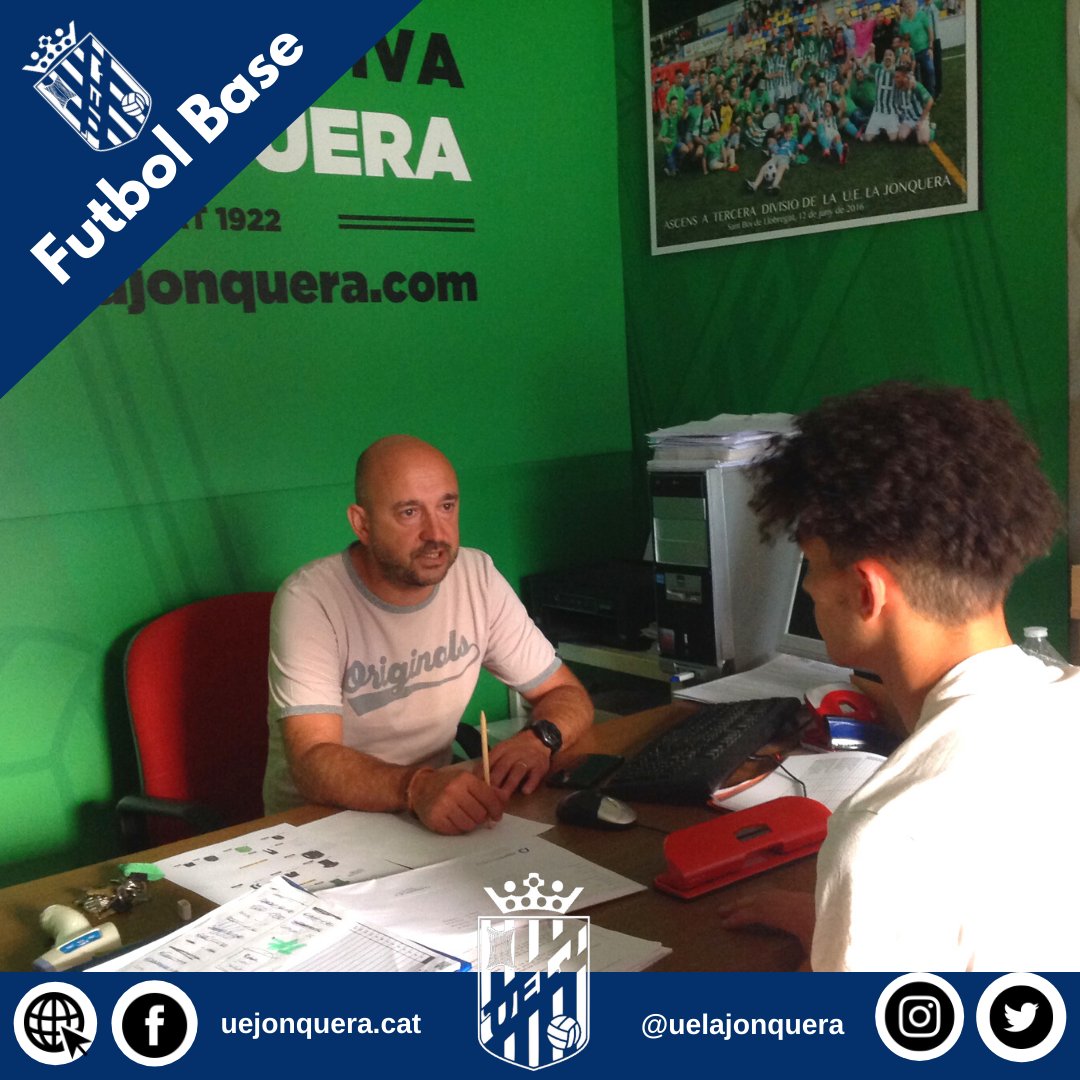 UELaJonquera's tweet photo. 📣🄵🅄🅃🄱🄾🄻 🄱🄰🅂🄴📣

🙋‍♂️ Feina encomiable del nostre coordinador de #futbolbase: David Casado, @Davidcs1410 👏

🚀 Motor a punt per la propera temporada 21-22💚

⚽️ #futbolbase #verdsiblancs #familiaverdiblanca #futbolcat #somjonquera 💚⚪️👇 https://t.co/llH5kBEyBv