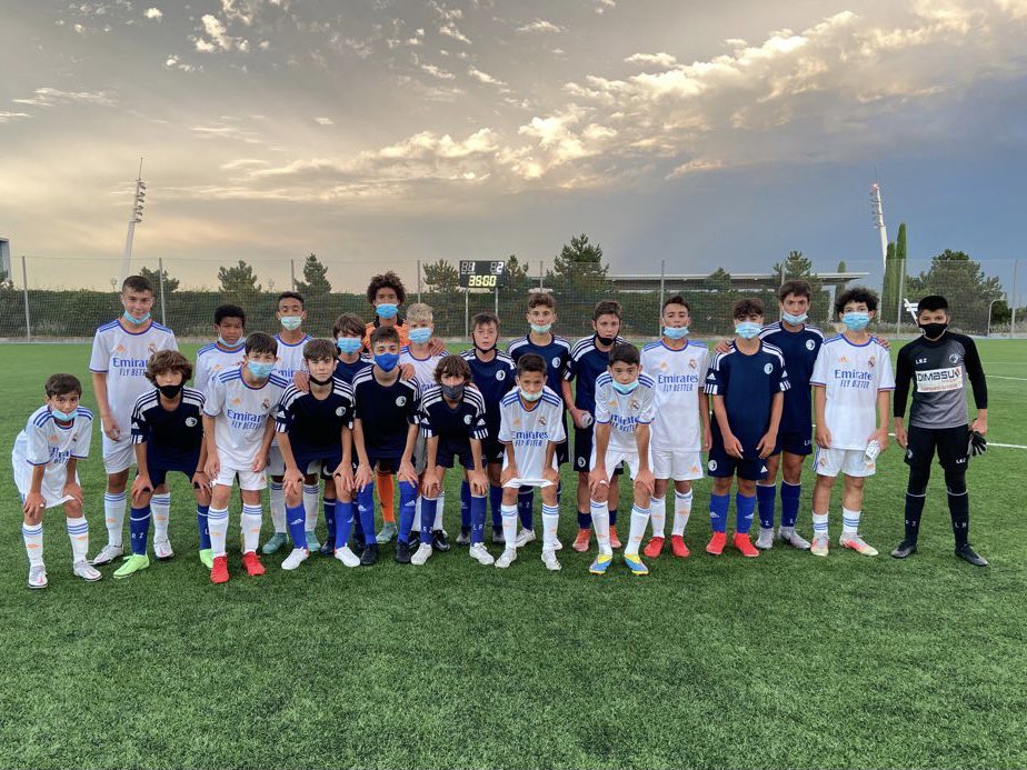 LasRozas_CF's tweet photo. CANTERA| Infantil B @realmadrid 1-2 Infantil A (amistoso)

⚽️ Lechu
⚽️ Fer

Hoy el turno fue de los chicos de @adricaba_ que disfrutaron de una gran experiencia en Valdebebas gracias al acuerdo de colaboración con el Real Madrid.

#CorazonAzul | 💙
#QueTodoVuelvaAEmpezar https://t.co/ezmM1yJIOm
