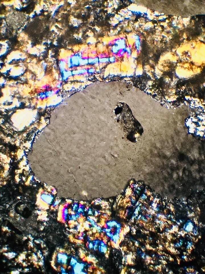 PavelCrater's tweet image. Lunar pyroclastic glass dumbbell ..
Moon you are just space..
#meteoritecollection #space #lunarglassdumbbell #lunarpyroclasticglass #lunarmeteorite #meteorite #moonrock #lunar #raremeteorite #polarisedimage #thinsection #lunarsoil #spacedevelopmentfund #moon