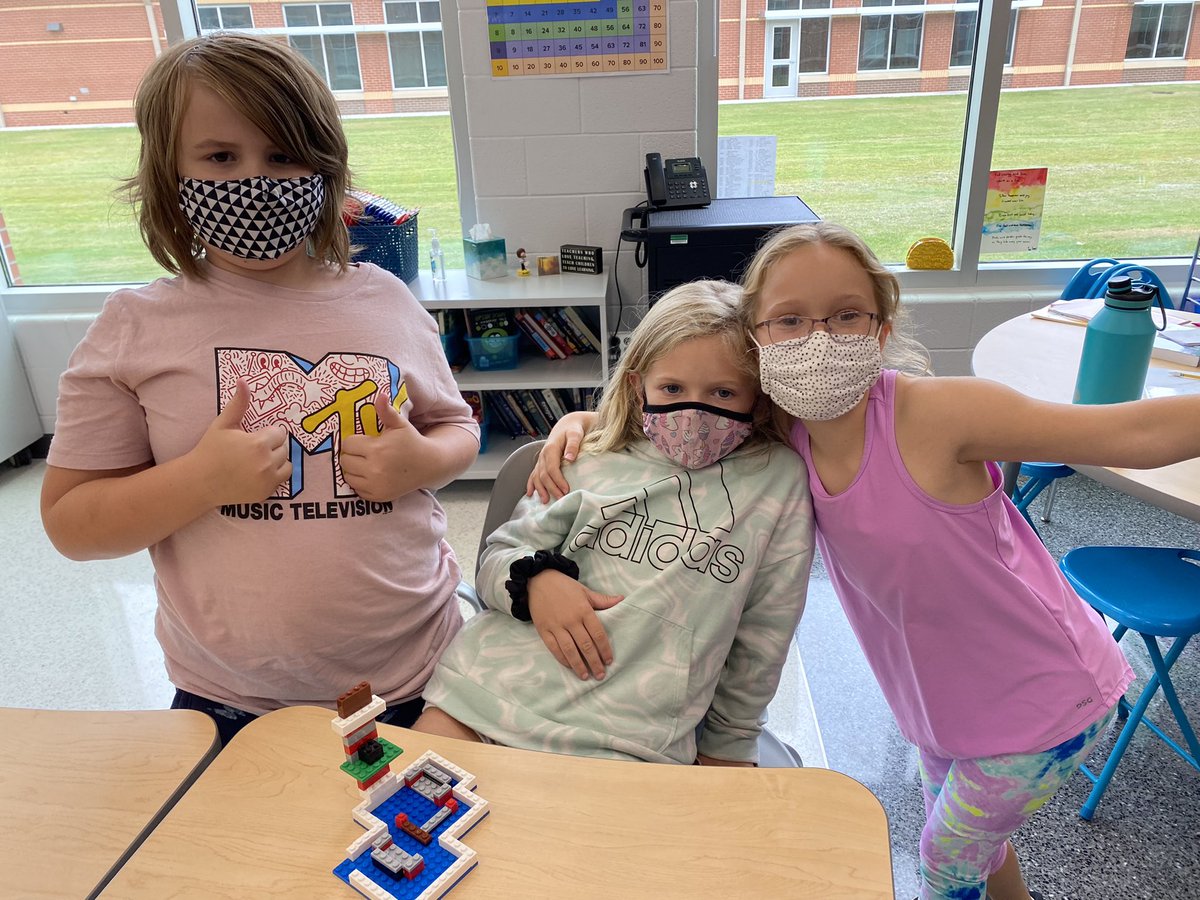 Lindsay Davis tweet media