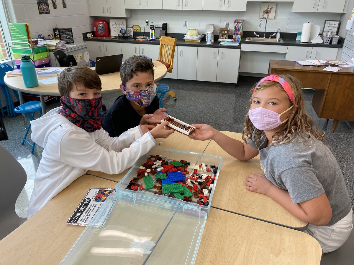 Lindsay Davis tweet media