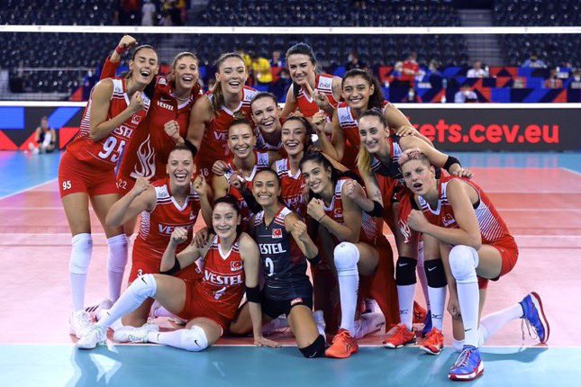 Şenol Güneş'in 1 senelik maaşı, Kadınlar Voleybol Milli Takımına prim olarak dağıtılsın. #MilliTakımlar