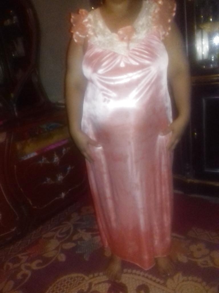 اصعب انواع التعلق هو التعلق بالروح انه اعمق واخطر من احساس التعود ..فالتعود شيء فرضي ينتهي بمرور الايام لكن التعلق بروح انسان هو احساس يفوق الحب بكثير شيء يشبه الادمان ادمان الروح يسري مسرى الدم في الشريان 
🌹🌹🌹