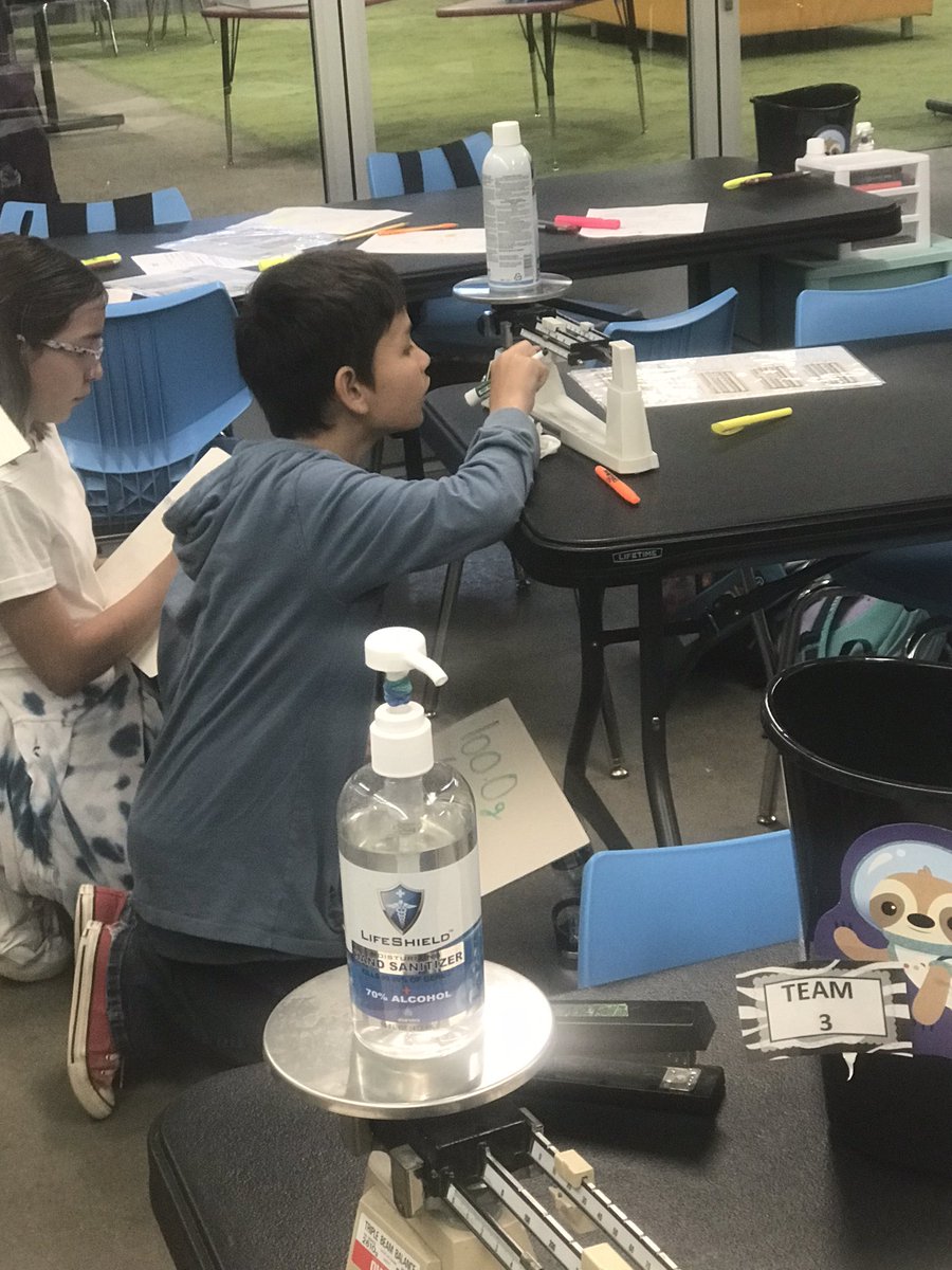 StephanieWClark's tweet photo. #BuiceBisonScience #ecisdscience @ECISDScience @EctorCountyISD measuring mass with triple beam balances https://t.co/2GURqX73hP