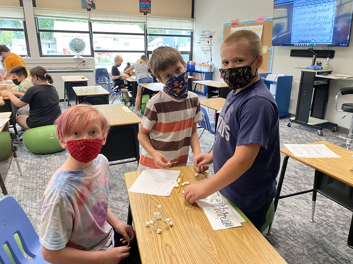 waltechteacher's tweet photo. A lot of problem-solving, creativity, and teamwork happening today as we go through the engineering design process to build the tallest freestanding tower! @WalnutPatriots #emporiaproud https://t.co/j4frnkpLFQ
