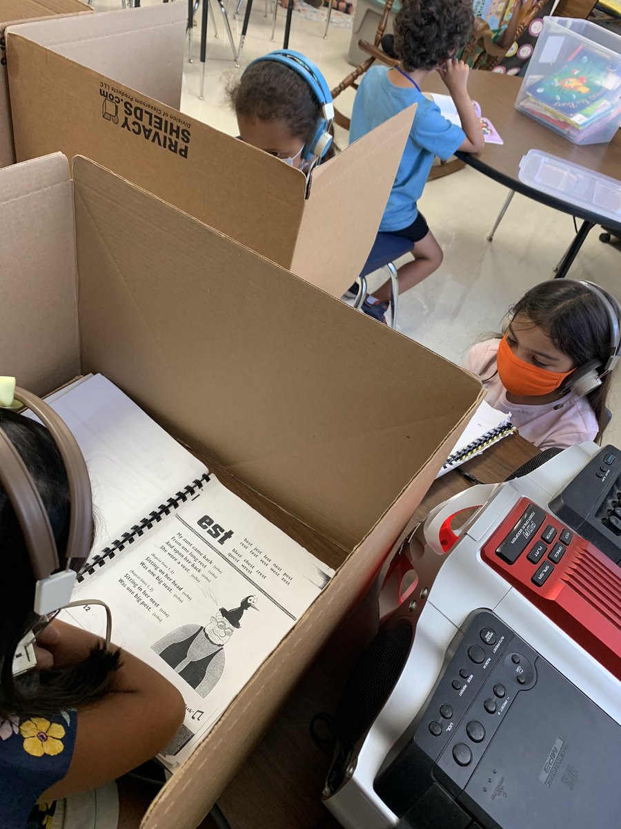 MariselaZepeda9's tweet image. Station Time!@NISDRabaES 
#workingonwriting
#readtoself
#listentoreading
#wordwork
#rabareunited 
#therabaway