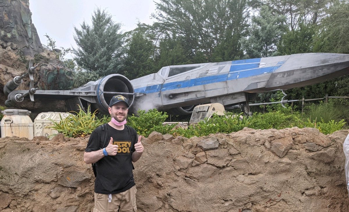 SeaGreenCine's tweet photo. Very Cool #GalaxysEdge
#MGMStudios #NerdCrew @redlettermedia https://t.co/9mljWotzEk