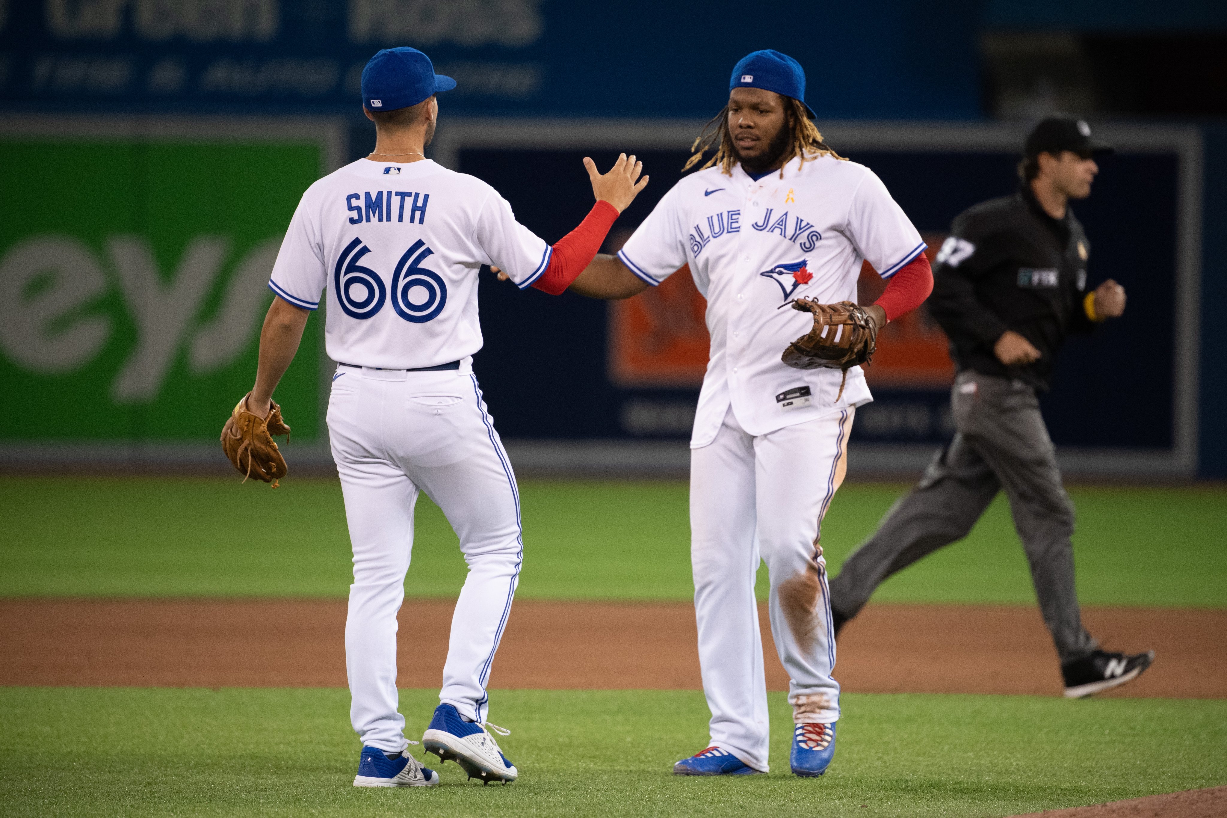 Toronto Blue Jays on X: Goodnight, Blue Jays fans 💙 See you in Toronto!  #TBJWinterTour  / X