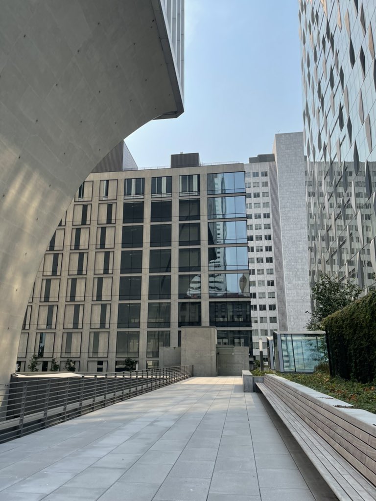 400 University tweet media