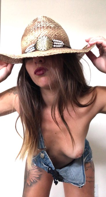 DM me for customs videos/photos 💖  https://t.co/HRzOcODEet https://t.co/Tx3ht6uVNs<a href="/tag/free"class="tags"><span>#free</span></a><a href="/tag/piercing"class="tags"><span>#piercing</span></a><a href="/tag/tattoos"class="tags"><span>#tattoos</span></a><a href="/tag/italian"class="tags"><span>#italian</span></a><a href="/tag/boobs"class="tags"><span>#boobs</span></a><a href="/tag/tits"class="tags"><span>#tits</span></a>