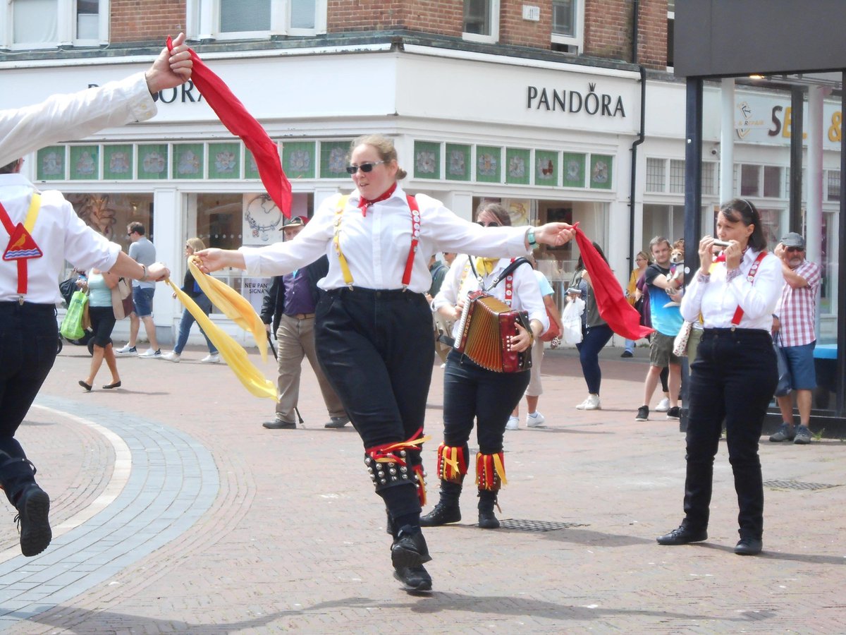 WorthingLarks's tweet photo. Worthing Larks are excited to confirm that a small group of us will be  outin Worthing town/ seafront for our monthly busk between Midday- 1.30ish on Sat 4th September. Come watch us and find out how you can join! We always welcome new members. #worthing @WorthingTCI https://t.co/Xl2LeuKqKN