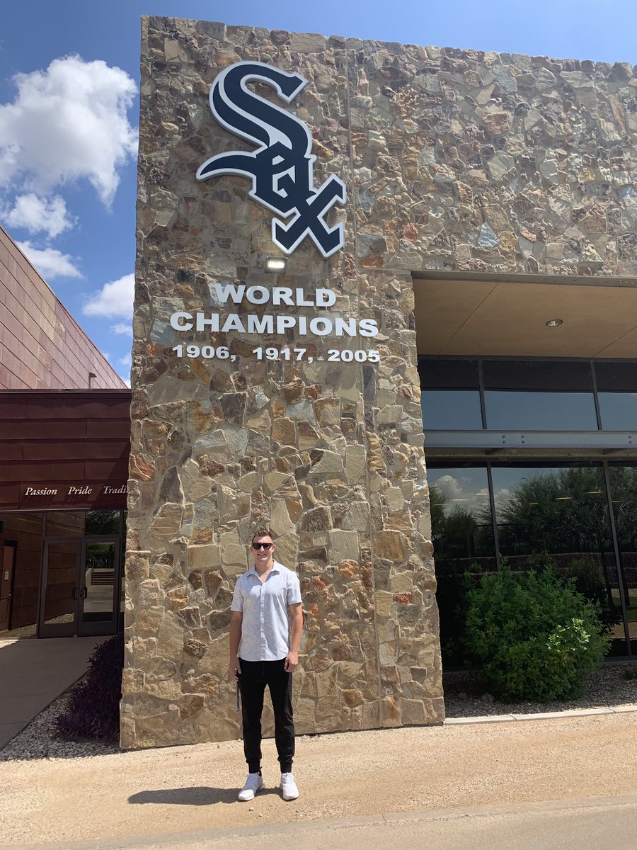 Jsudds44's tweet photo. Extremely blessed and excited to announce that I have officially signed with the Chicago White Sox. Unbelievably thankful for those that have helped me get here and put me in the position I’m at to chase my dreams. Can’t wait to get started @whitesox ! https://t.co/cO8PafqfF0