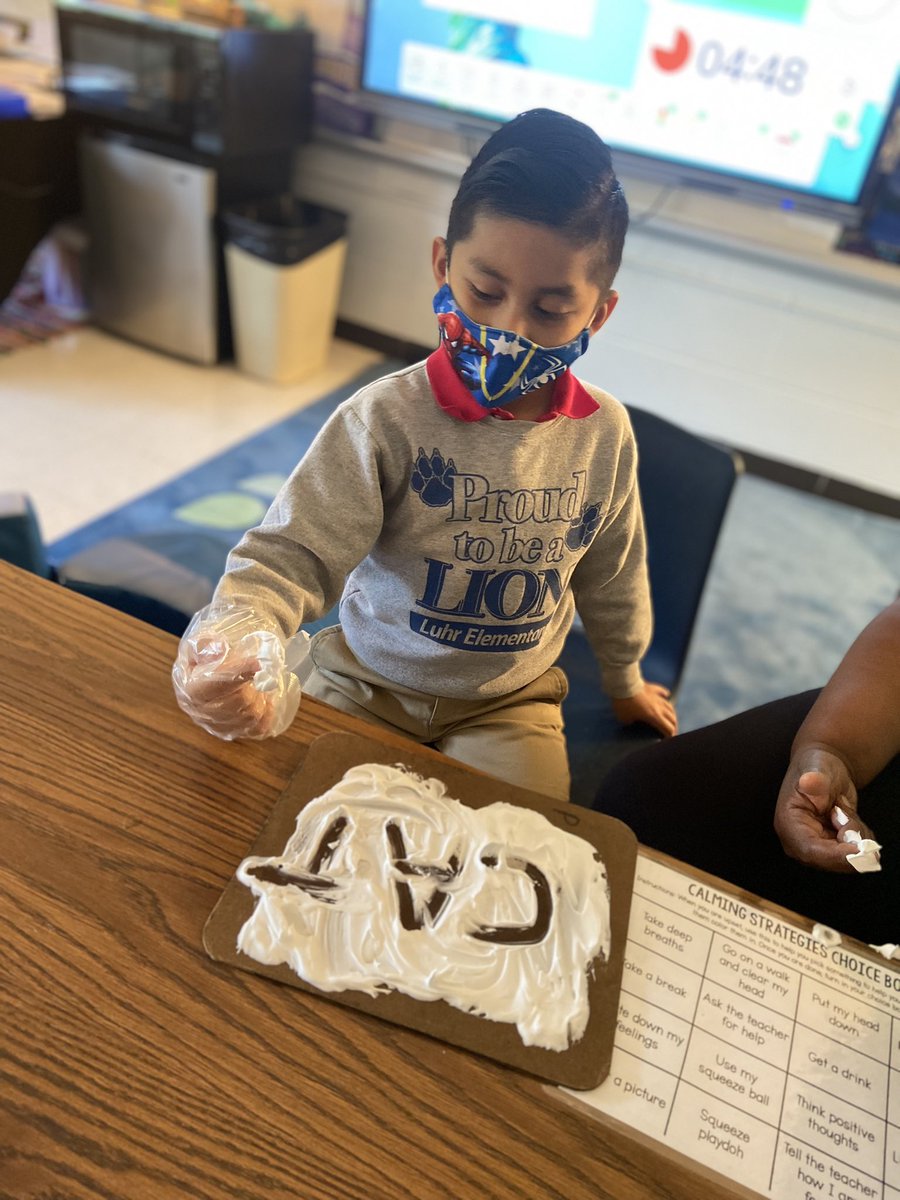 JamelliaPerkins's tweet image. Today in our S.E.A.S classroom… #Differentstudents #differentlevels #ALLLEARNING #EveryStudentMattersEverMomentCounts @LuhrLions