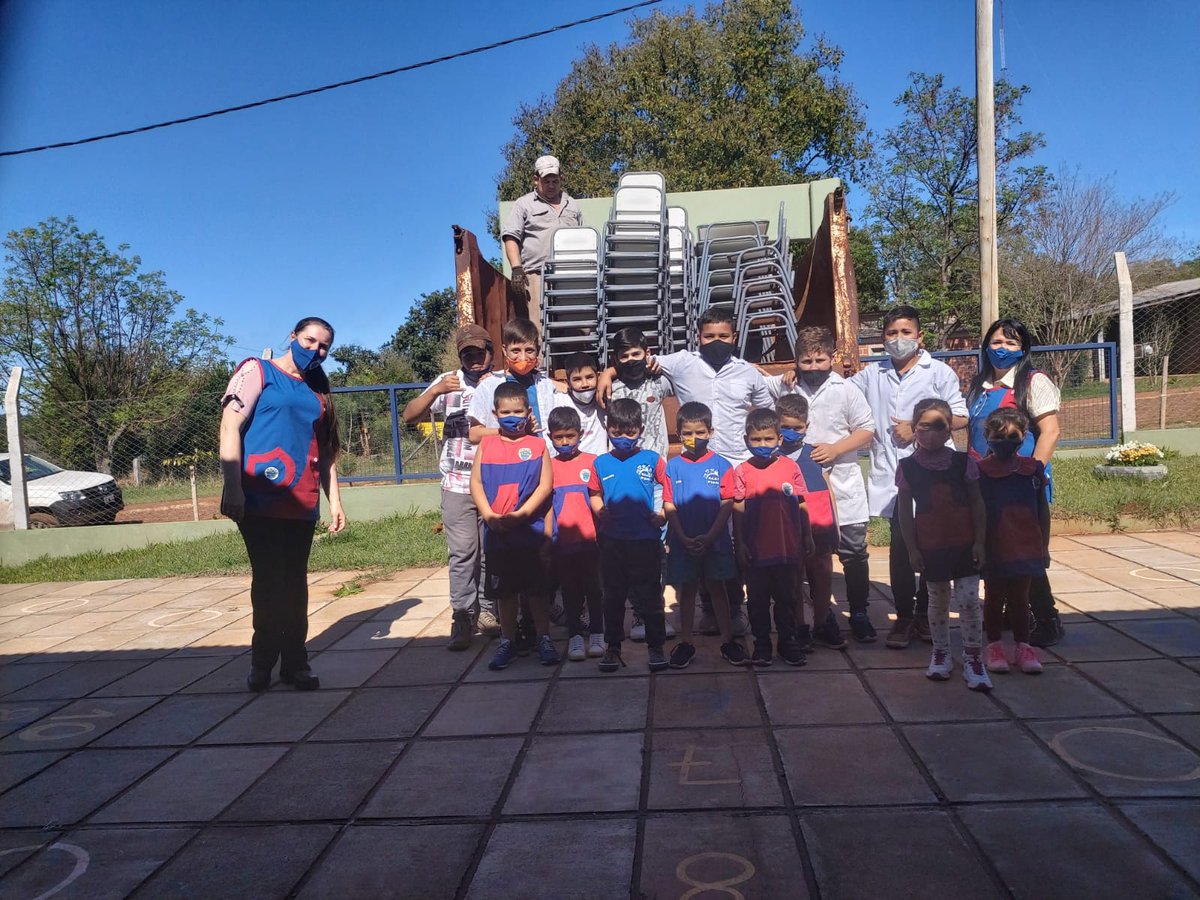 Nivel Inicial de San Pedro recibieron mobiliario. Esc N 536, NENI 2040 Exte Esc N 874, NENI 2100 Exten Esc N 253, N 342 y N 364. 120 sillas y 32 mesas para los pequeños. 
Gracias a la  respuesta del Ministerio de Educación de Misiones. <a href="/herrerayflia/">Oscar Herrera Ahuad</a> <a href="/miguel_sedoff/">Miguel Sedoff</a> <a href="/grillo141/">Ruben Dario</a>