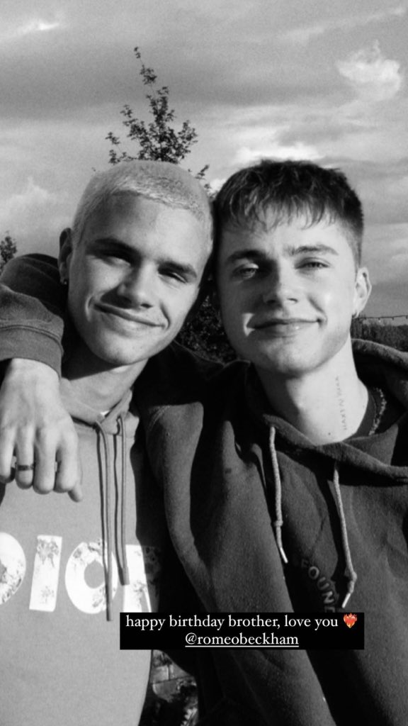 HRVYArg's tweet photo. @HRVY vía historias de Instagram 

“feliz cumpleaños hermano, te amo” https://t.co/YBvOo8v89I