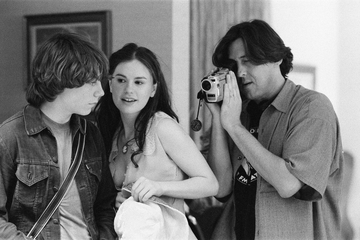 _nadiagarr's tweet photo. Estas fotos del rodaje de Almost Famous 🖤 https://t.co/eyBAyPPGOJ