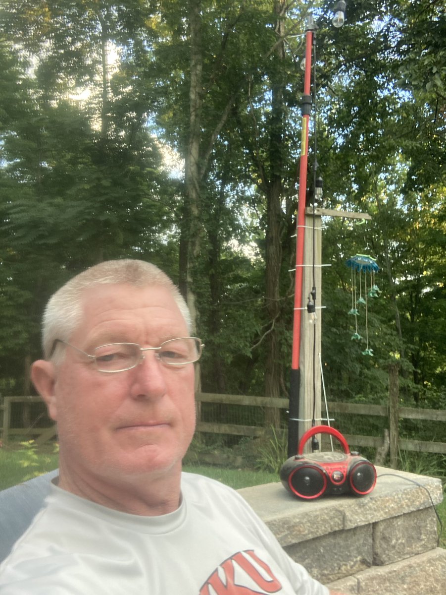 MichaelSMurray2's tweet image. Finally, have a great night to listen to the Reds on my patio.