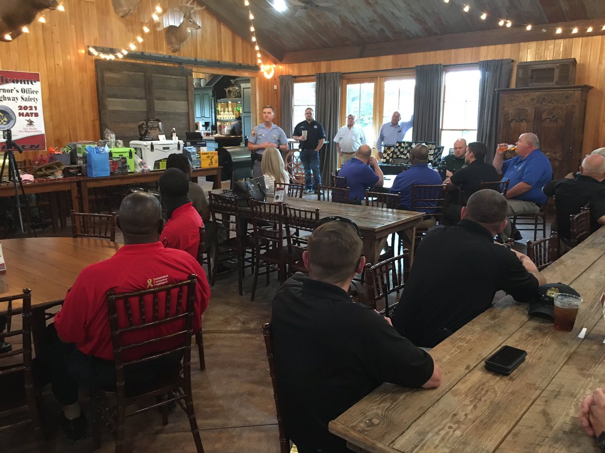 gohsgeorgia's tweet photo. Col. Chris Wright @ga_dps speaking at tonight's #HATB stop in Valdosta. Troopers and local law enforcement officers ask everyone to help eliminate drunk driving deaths by choosing not to drive after drinking. #drunkdrivingkills #DriveSoberOrGetPulledOver https://t.co/f3HompRc1E