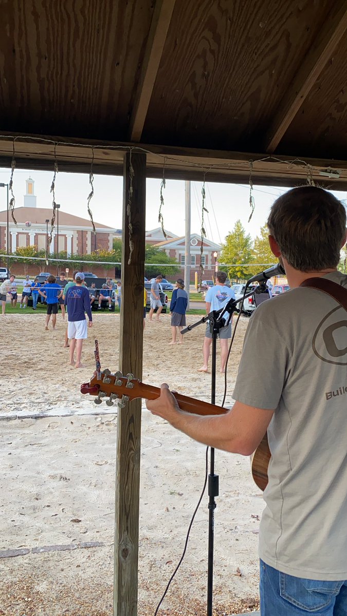 Come out tonight and hear live music from Robby Myers and enjoy the shrimp boil from Blue Water Grille!