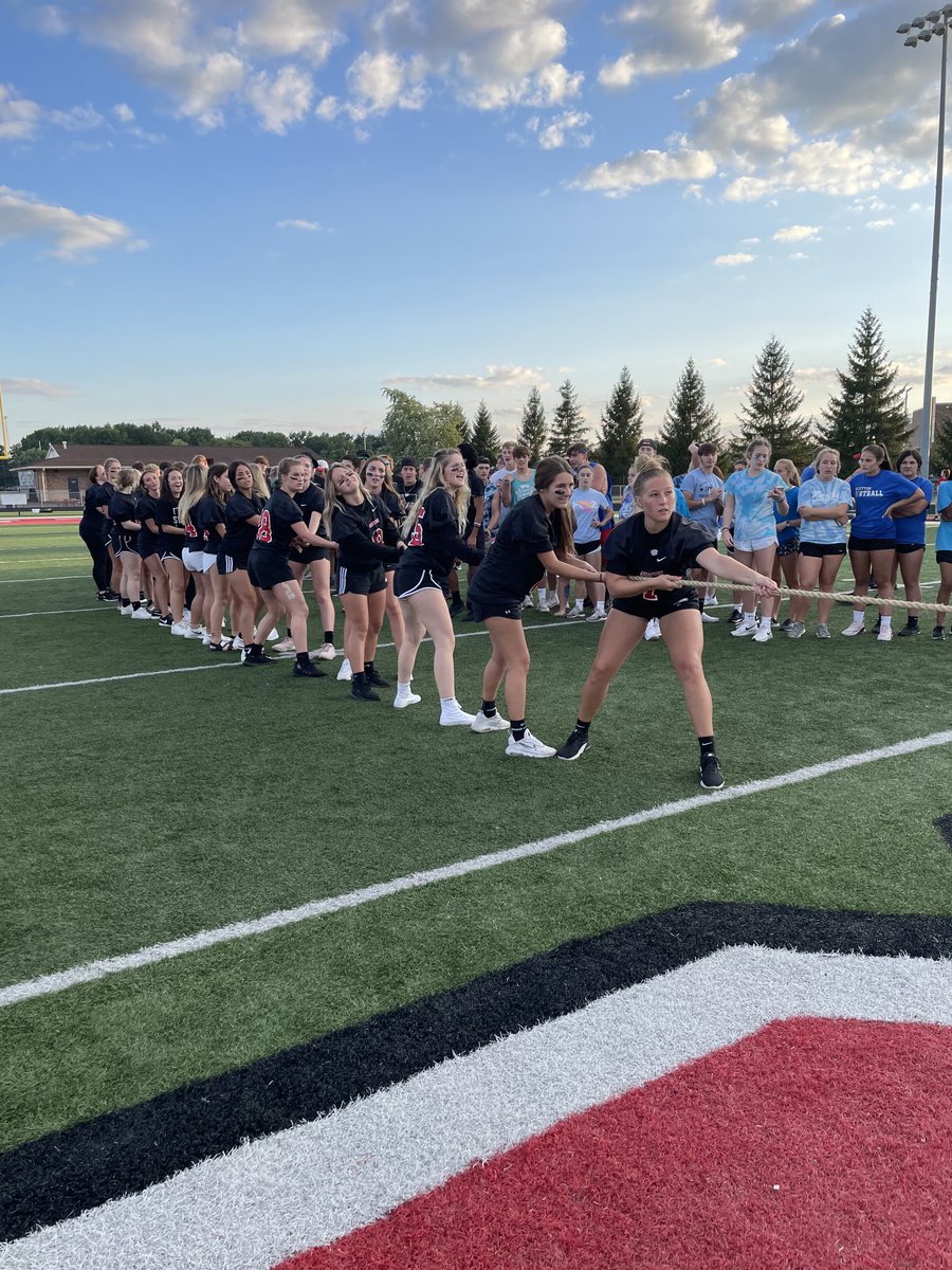 MrsMorrisonBHS's tweet image. Senior girls take the tug of war against the freshmen. #TigerPride