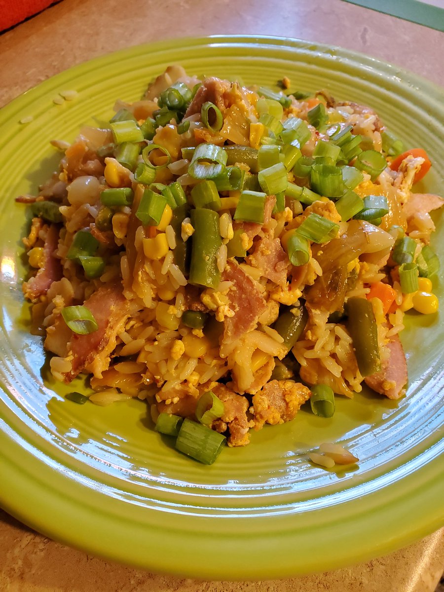 neferteedi's tweet image. My attempt at kooking tonight!
Kimchi fried rice...leftover edition!
Just mixed everything I already had in my fridge. Was delish!
Bacon, mixed veggies, green onion, kimchi, rice, and egg!
#JKHBD_COOKING 
@BTS_twt 
#VirtualDinner #WAPMEMBERS 💜