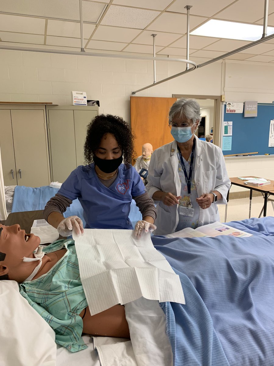 cpkcareercenter's tweet photo. Check out our LPN III student, Amaiya Tourigny. She is doing a great job giving trachea care in respiratory lab while Mrs. Farmer observes.๐๐ช๐ #3Cs #findyourfuture #ProudtobeCCC #FutureLPN https://t.co/dXGbpbK3wi