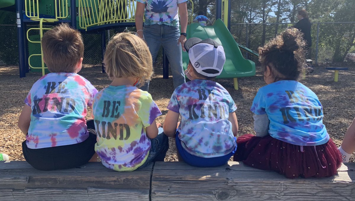 tchrsamkimochis's tweet photo. @BTWFoundation #BeKind21 started today! @LAFSDK8 Early Intervention had a lot of KIND in our bodies, and on our tees today! @LPIEk12 @LoveLafayetteEd @MEnista #mentalhealth #socialemotionallearning #earlyintervention #prek8 #lafsd https://t.co/zQoIjqxSpV