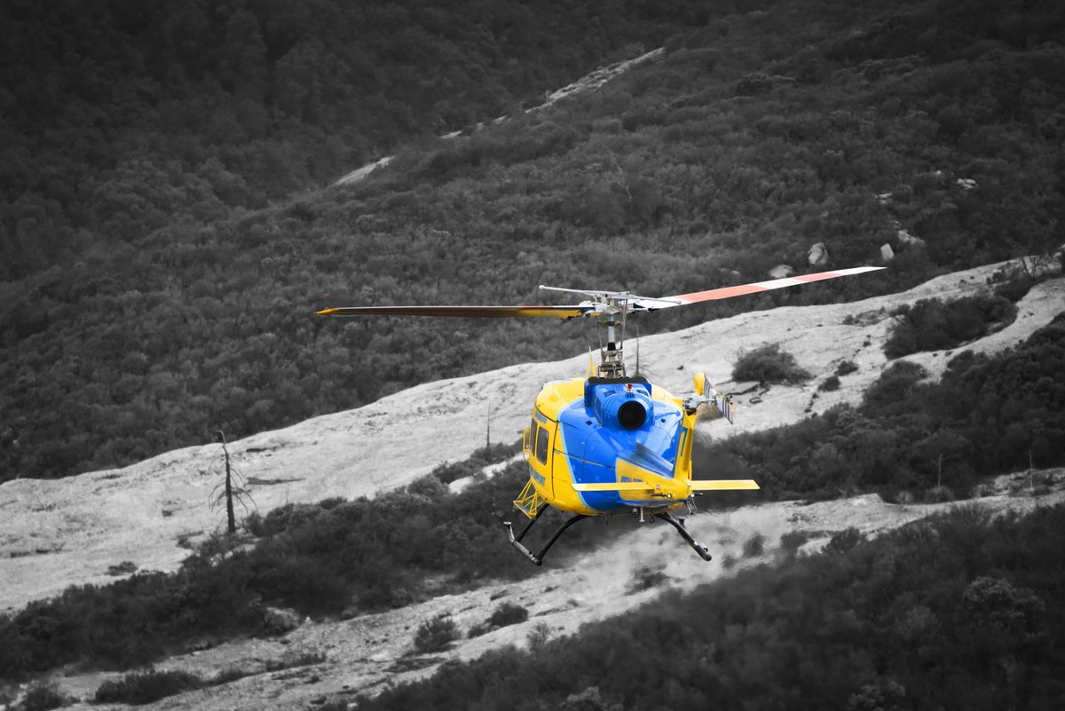 VENTURASHERIFF's tweet image. The crew from our @VCAirUnit flew Copter 7 on its final flight yesterday, August 31st.
 
Throughout its 24 year career with Ventura County, Copter 7 was operated through the joint venture with VCSO and @VCFD.

#VCSheriff #VCFD #helicopter #lastflight