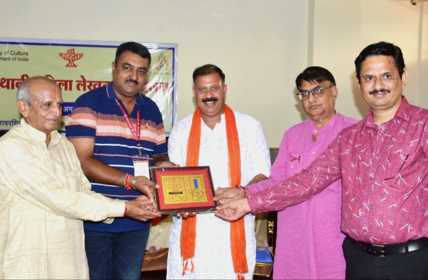 भारत सरकार की केन्द्रीय साहित्य अकादमी नई दिल्ली और मरूदेश संस्थान सुजानगढ के तत्वावधान में सावरथिया सेवा सदन में आयोजित एक भव्य समारोह में मुझे सामाजिक सेवाओं के लिए सम्मानित किया गया। मैं आयोजकों के प्रति आभारी हूँ।<a href="/DrGhanshyamNath/">Dr.Ghanshyam Nath Kachhawa</a>