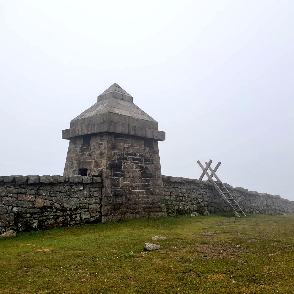 Highheeledlady's tweet photo. Mourne huts ๐ #hike #walks and #torrs #Mournes https://t.co/MUDXkUgxfX